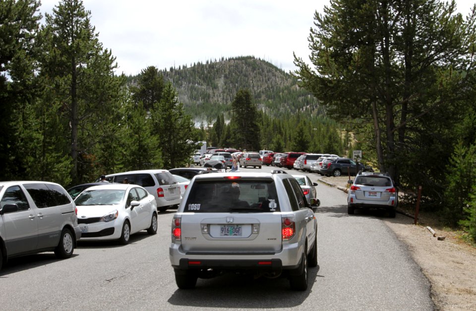 Full parking lot at Midway Geyser Basin 5759