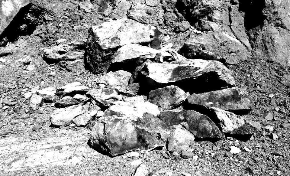 06n - UPPER HUMBOLDT CYN, Patagonia Mts, scc (4-24-15) approach road - BW