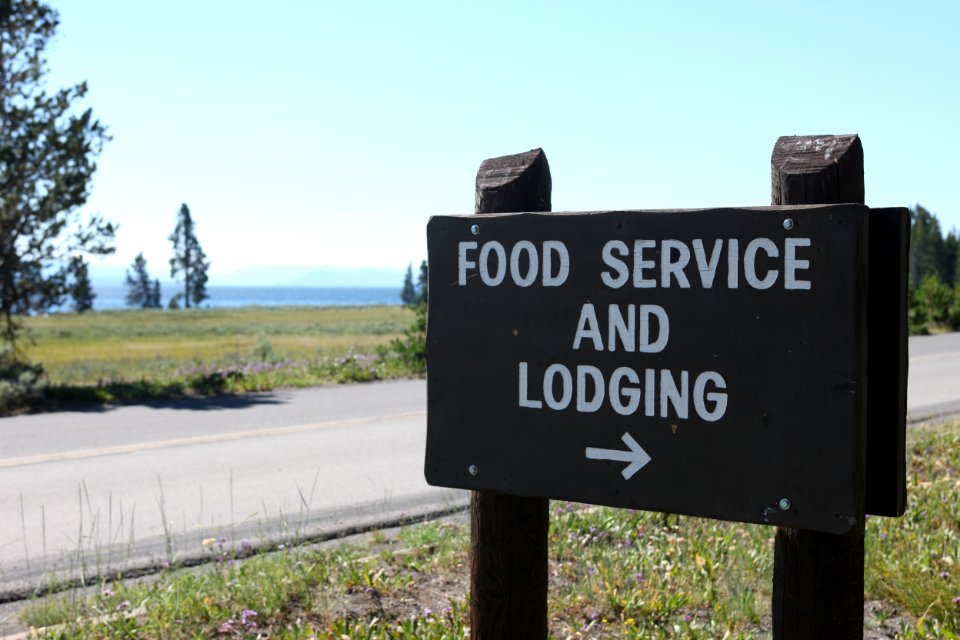 Lake Lodge, sign pointing to cabins