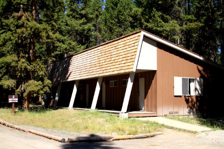 Lake Lodge, cabin building