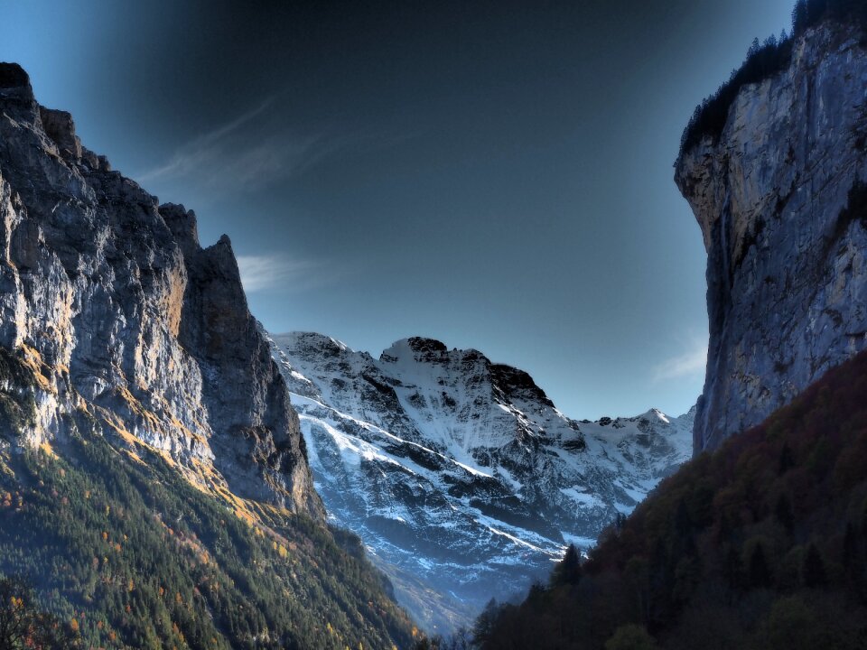 Steep steep wall rock wall