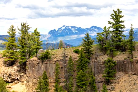 Hikers along the Yellowstone River Picnic Area Trail