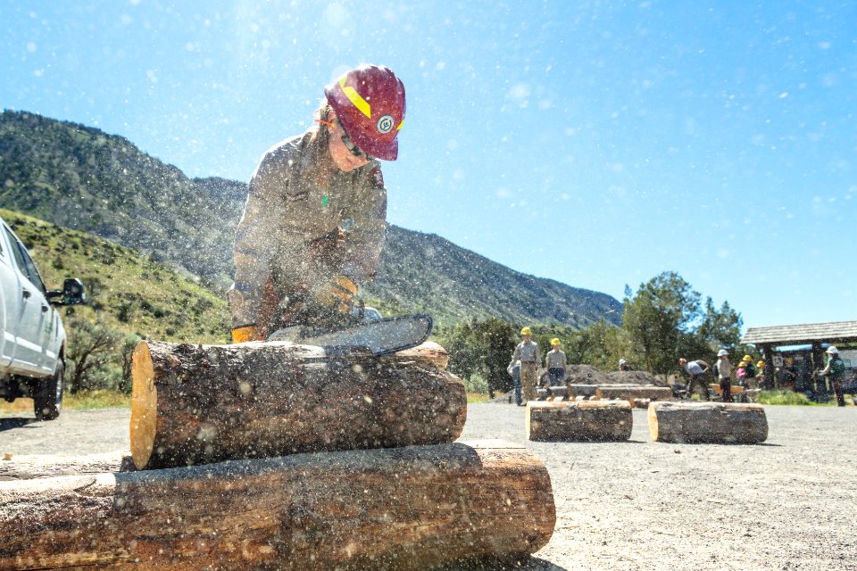2018 YCC crews building bumper logs at Boiling River parking lot (3)
