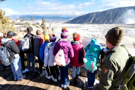 Ranger Mike talks about Mammoth Hot Springs with a school group photo