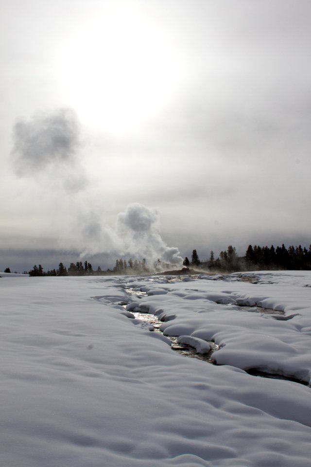 Old Faithful Geyser between eruptions