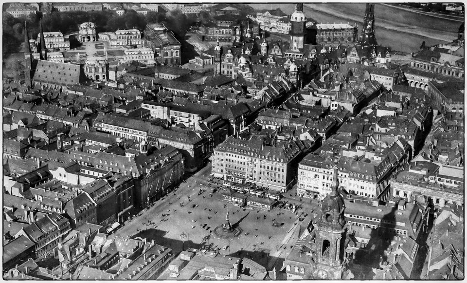 Dresden, Blick über den Altmarkt nach Nordwesten