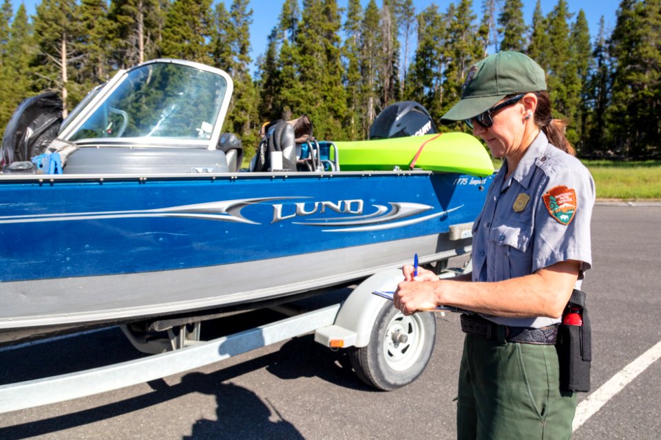 Ranger performs a Yellowstone AIS inspection at Bridge Bay