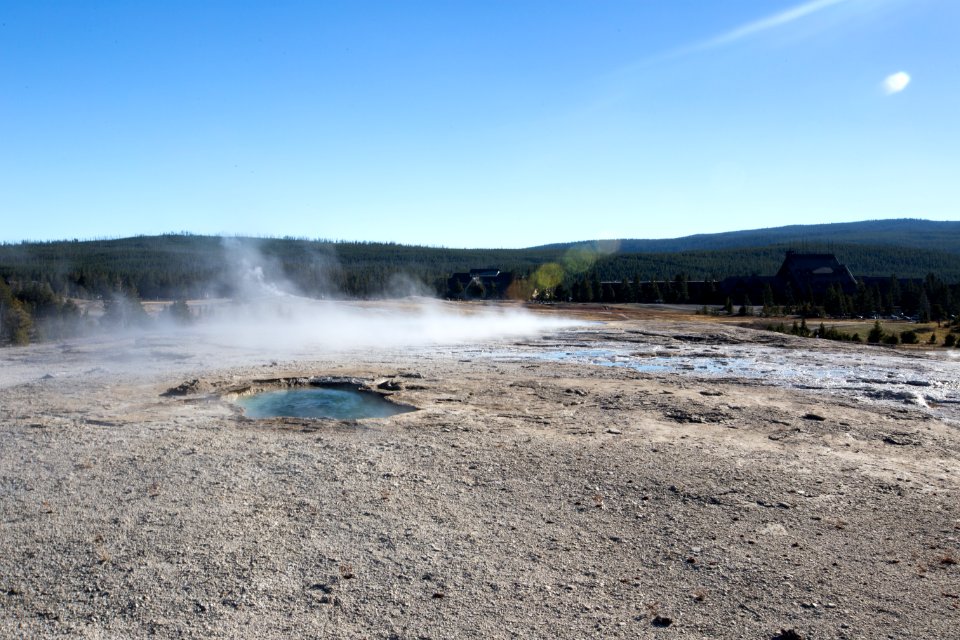Giantess Geyser with steam
