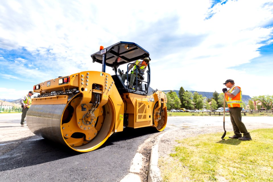 Special projects crew repair the road surface at the Mammoth three-way intersection (11)