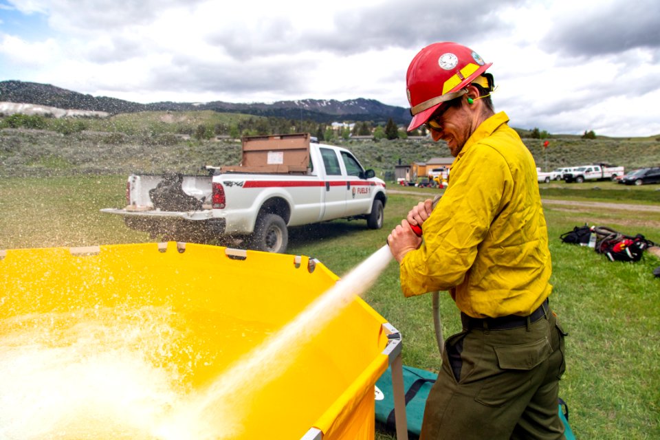 S-211 portable pumps and water use fire training (2)