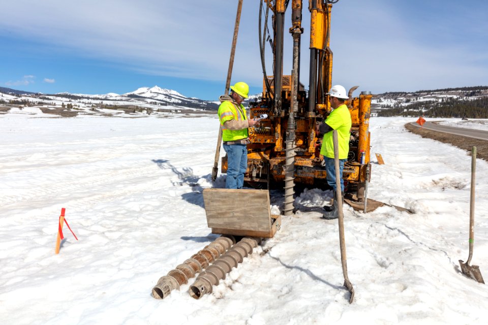 Low-psi tracked drill boring soil samples for Federal Highway project (2)