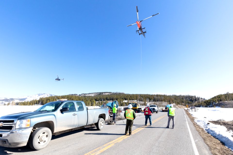 Kaman K-Max helicopter hauling tools for the Golden Gate to Norris road project (8)