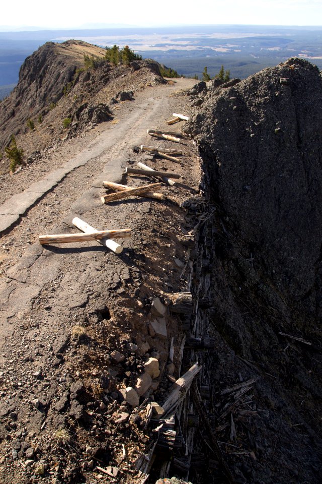 Fence jacks above rotten cribbing