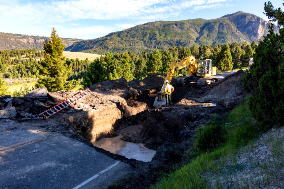 Mammoth Hot Springs water main repair: before 1