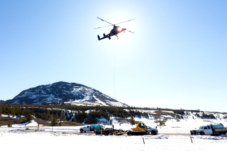 Kaman K-Max helicopter hauling tools for the Golden Gate to Norris road project (7)