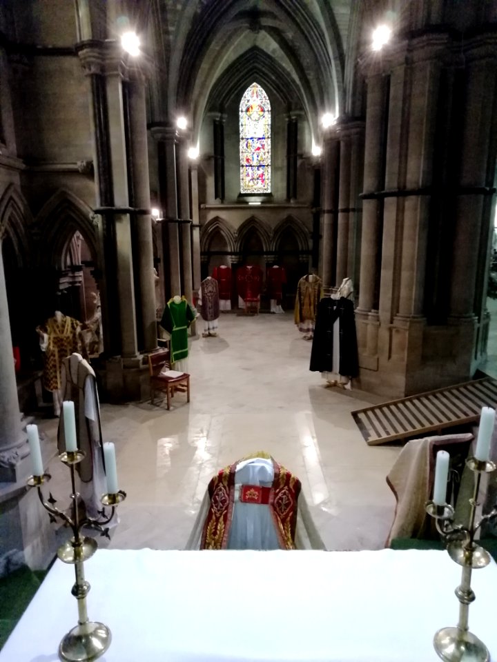 00 General view along St Joseph' chapel