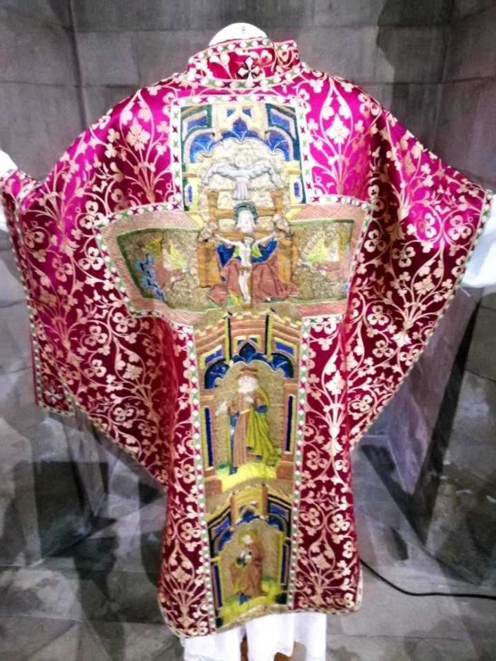 08 CHASUBLE STOLE MANIPLE