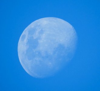 Daytime moon