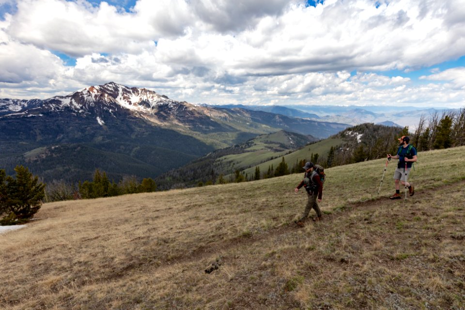 Hiking down the Sepulcher Mountain Trail