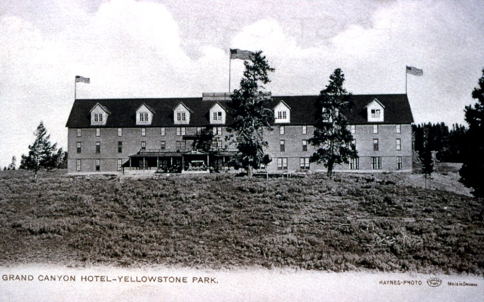 Grand Canyon Hotel-Yellowstone Park
