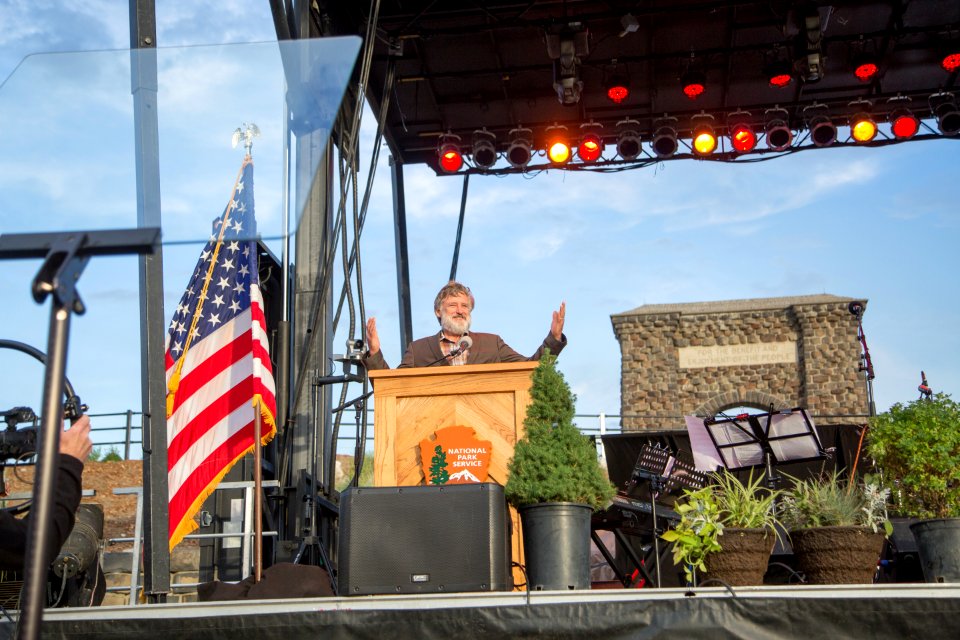 Master of Ceremonies Bill Pullman