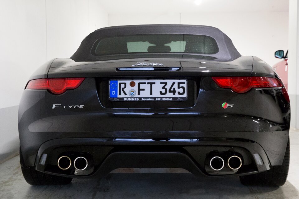 Rear f-type r luxury