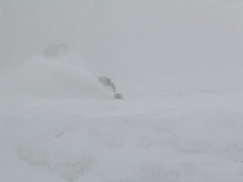 Blowing the drifts out of Hayden Valley (8)