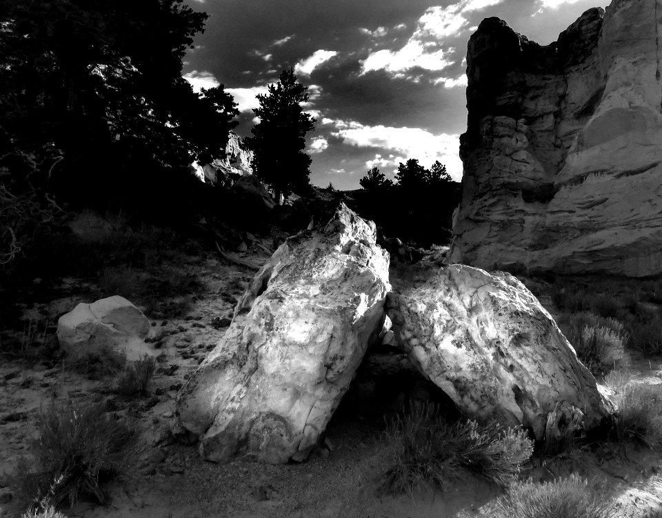 ROCKS & SKY (7-15-2019) castle garden rock art site, fremont co, wy -20 BW