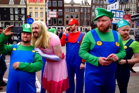 A squad of Luigis and Mario protect the Princess. photo