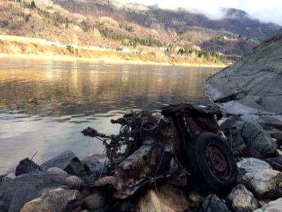 Cars along the columbia photo