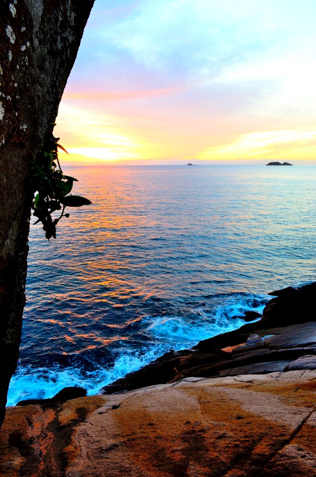 Amaneceres Bravos on the rocks