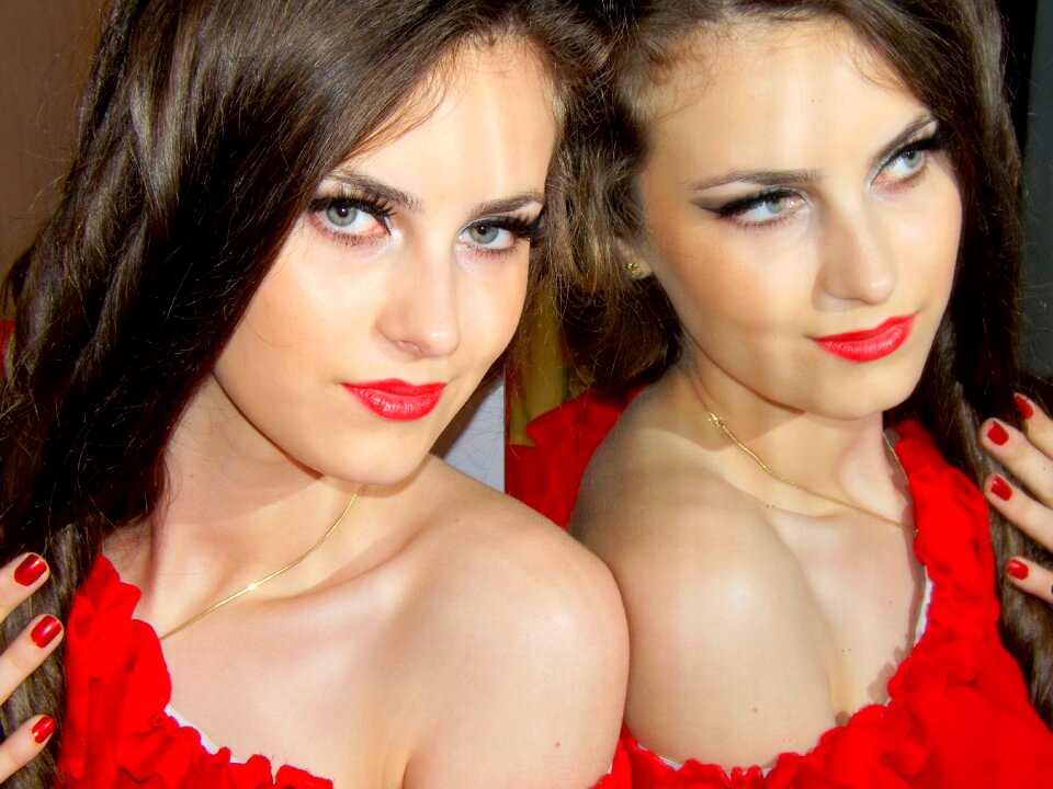 Red lipstick reflection nice