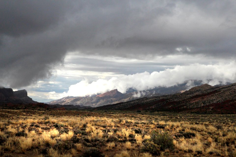 CAPITOL REEF NATIONAL PARK area, GARFIELD CO, UTAH - 2016-09-29 - gathering storm at east end burr trail -02