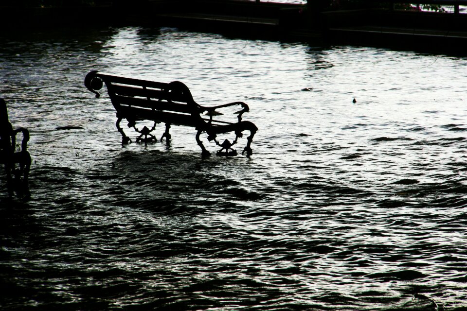 Bench water flooding
