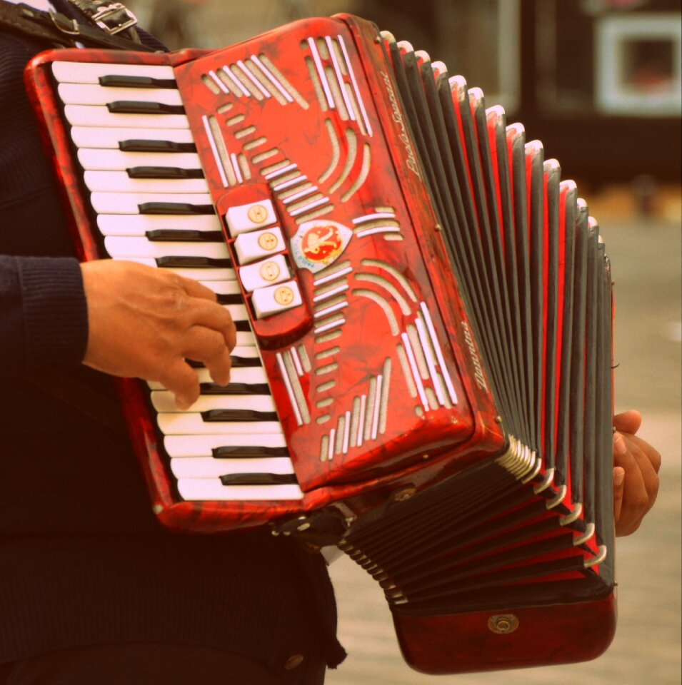 Play musical instrument keys