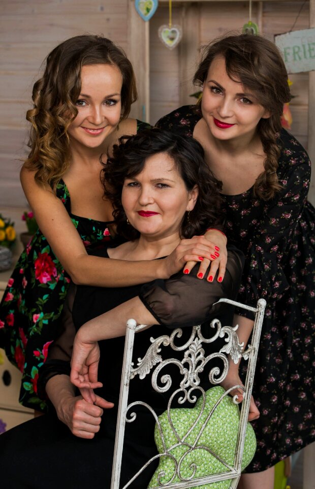 Family happiness sisters