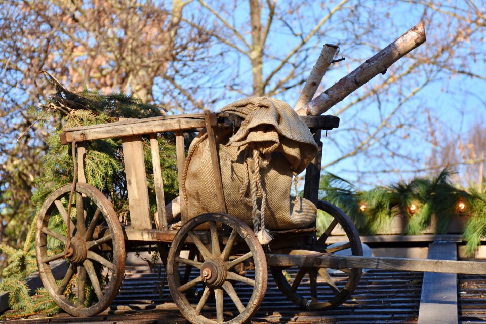 Wagon wheel spokes decoration
