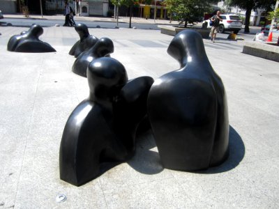 Marcela Romagnoli, conjunto escultórico ‘Unidos’, (‘United’)