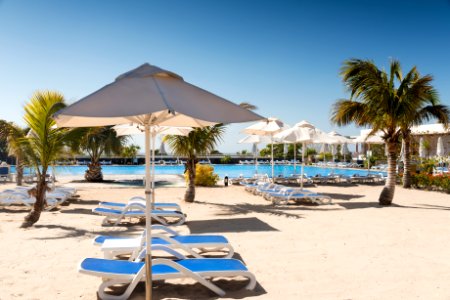 ÁREA DE "PLAYA" EN EL HOTEL/“BEACH AREA” INSIDE THE HOTEL
