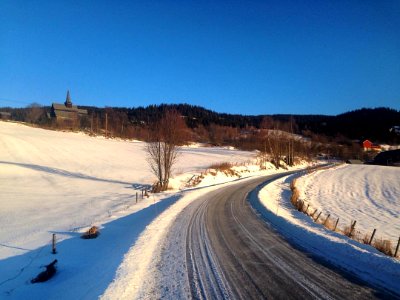Høre stavkyrkje med Bunde i bakgrunnen #desember #jul #valdres #høre #stavkyrkje #ferie #2.juledag