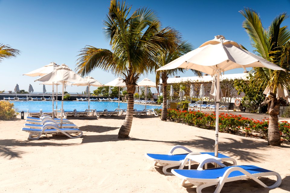 ÁREA DE "PLAYA" EN EL HOTEL/“BEACH AREA” INSIDE THE HOTEL