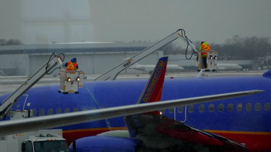 De-Icing Midway Chicago