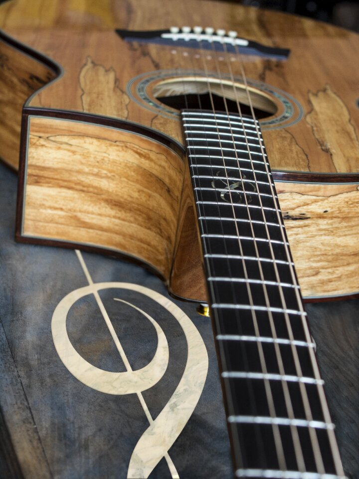 Acoustic music instrument