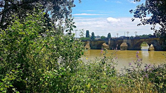 Puente romano sobre el río Ebro.