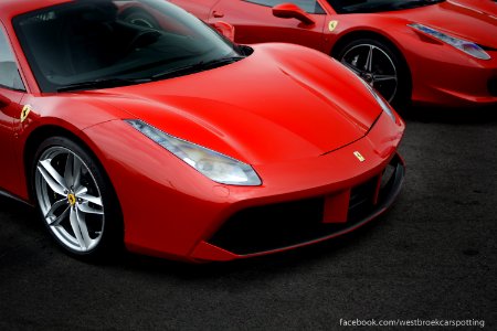 488 gtb vs 458. photo