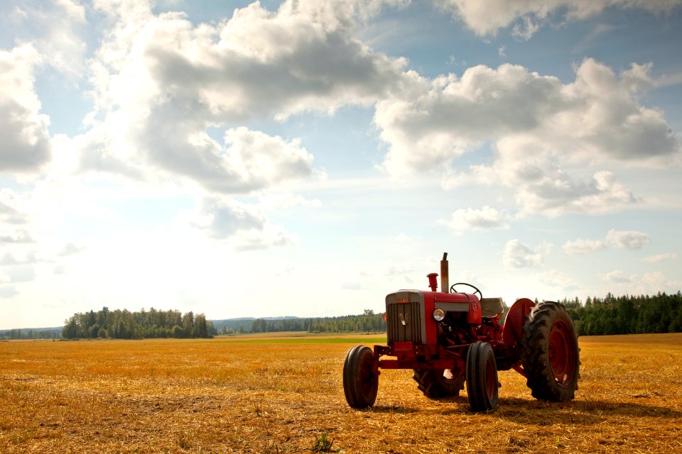 Valmet 565 tractor