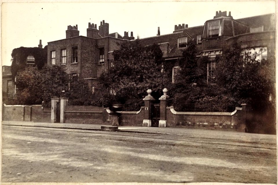 Crown houses on the Green, Hampton Court