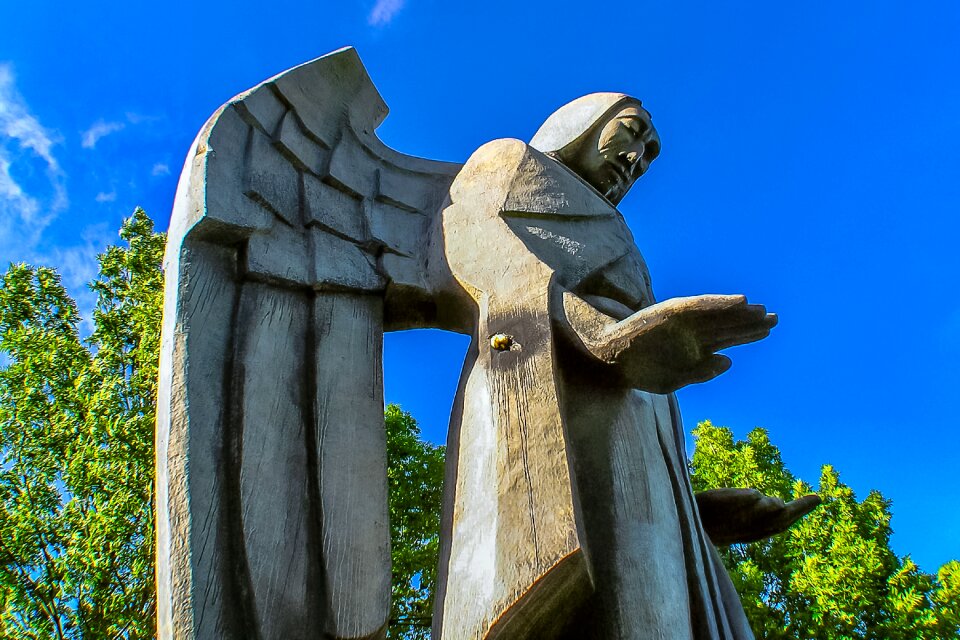 The statue of angel sky