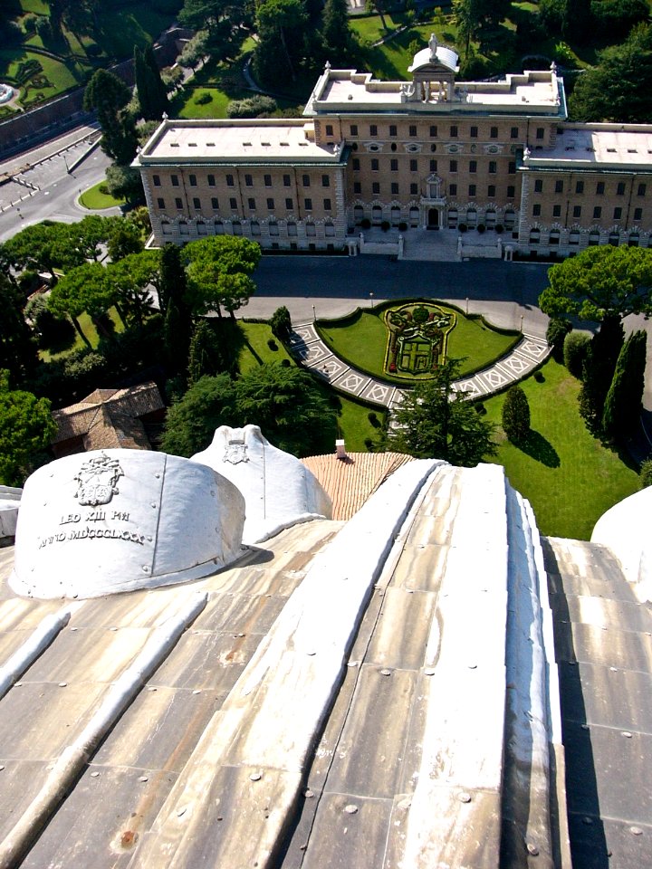 Vatican: rooftop view of a masion II