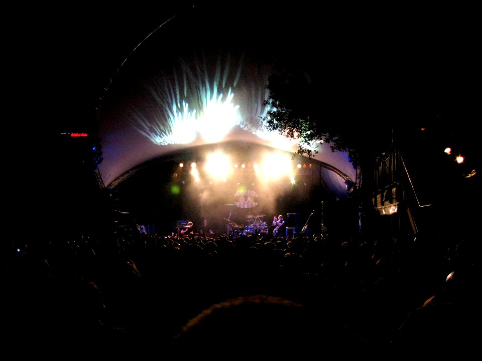 Full Crowd and Light